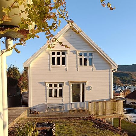 Charming House In Ulsteinvik With Free Parking Villa Eksteriør bilde
